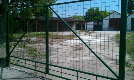 Kapu kétszárnyú